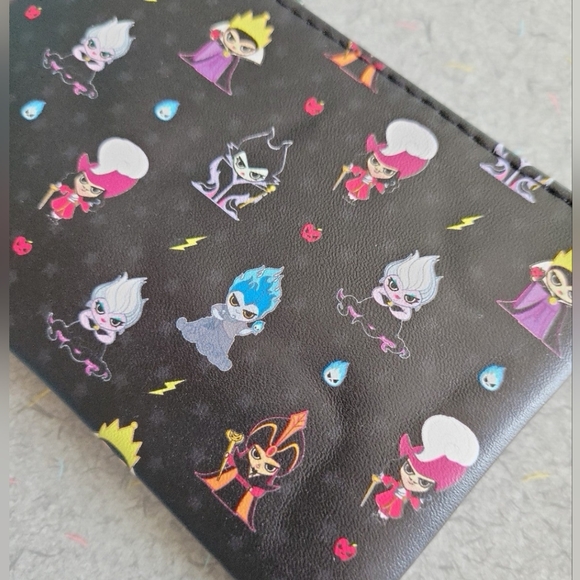 DISNEY BUCKLE DOWN COIN POUCH - Picture 2 of 8